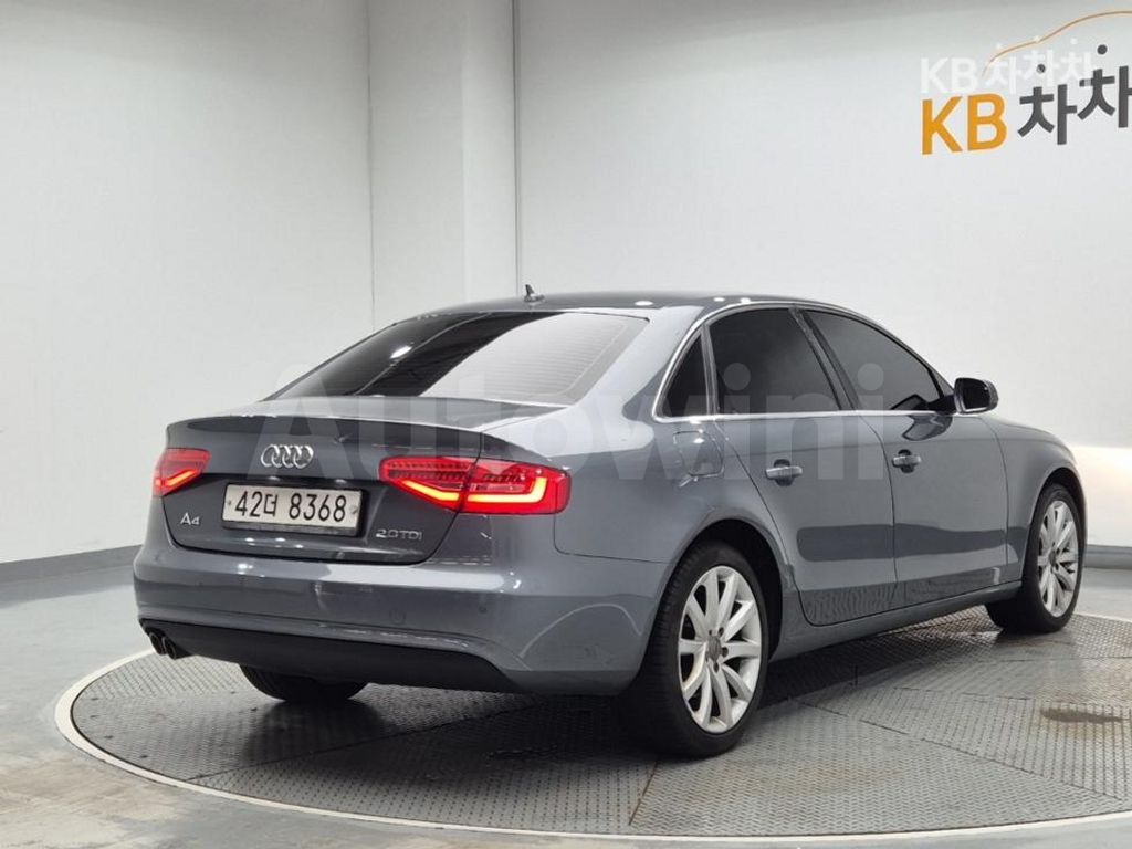 Audi A4 2.0 TDI (13Y~) — снимка 3