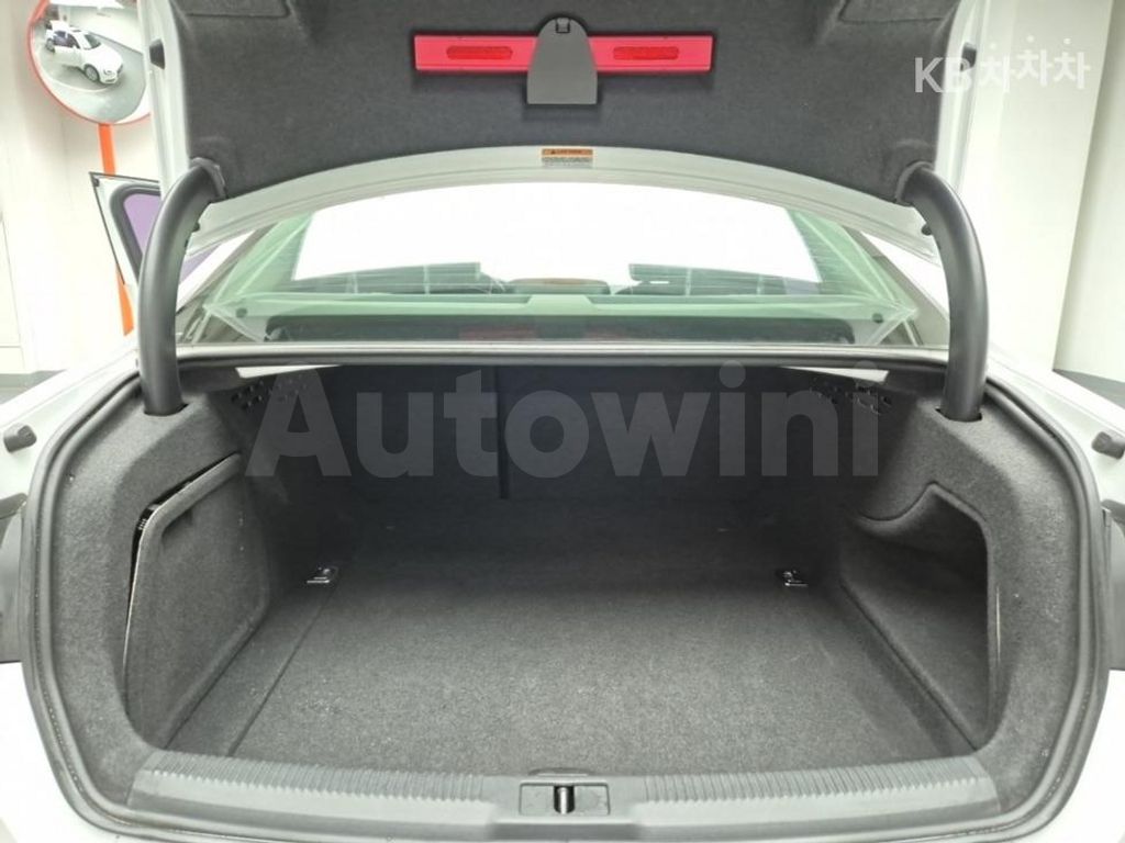 Audi A4 2.0 TDI (13Y~) — снимка 18