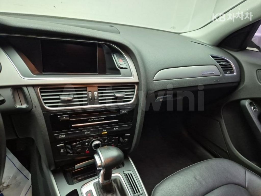 Audi A4 2.0 TDI (13Y~) — снимка 10