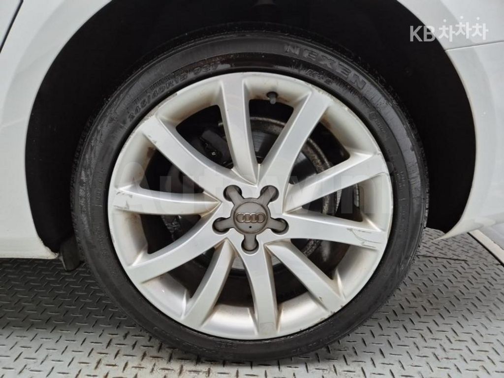 Audi A4 2.0 TDI (13Y~) — снимка 20