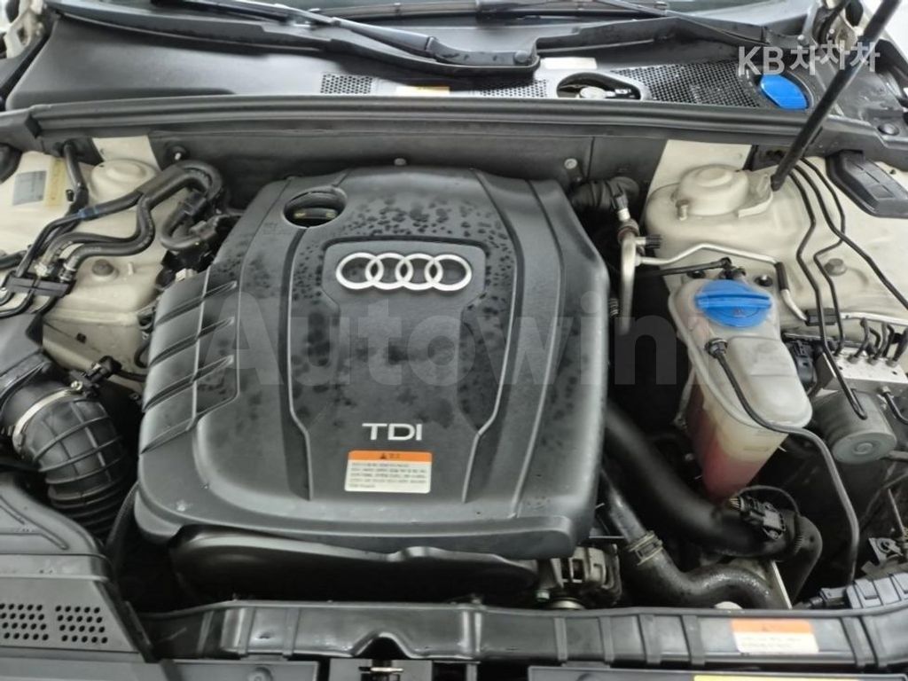 Audi A4 2.0 TDI (13Y~) — снимка 5
