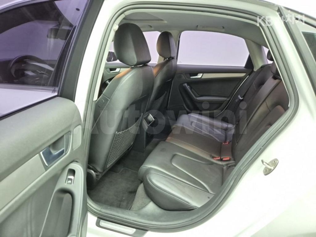 Audi A4 2.0 TDI (13Y~) — снимка 12