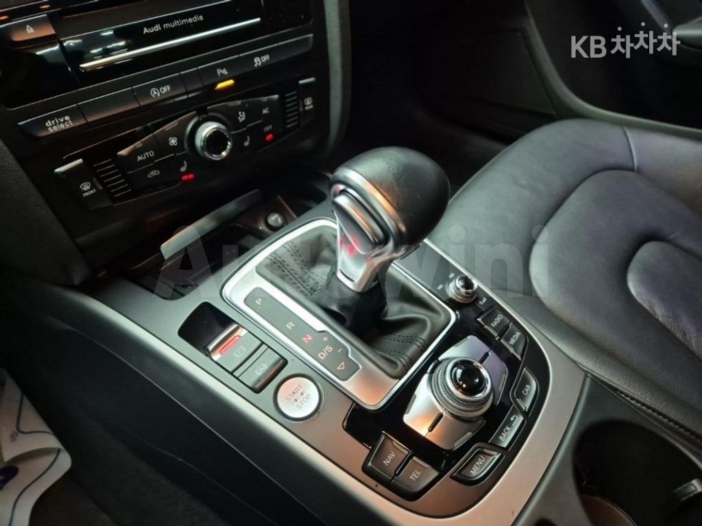 Audi A4 2.0 TDI (13Y~) — снимка 8