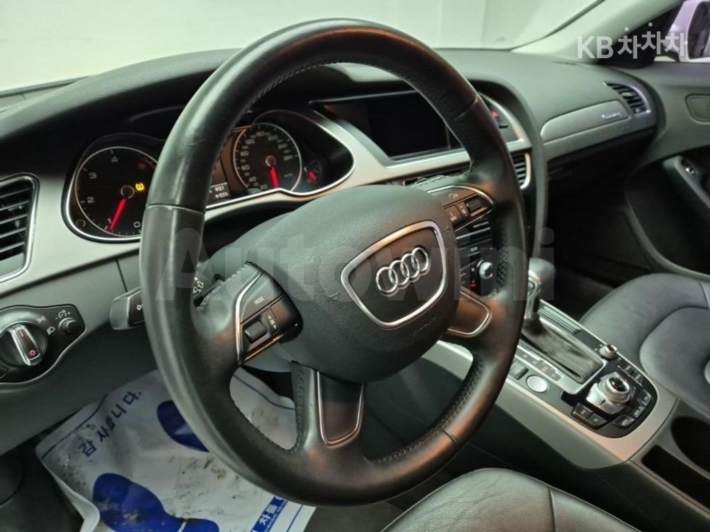 Audi A4 2.0 TDI (13Y~) — снимка 9