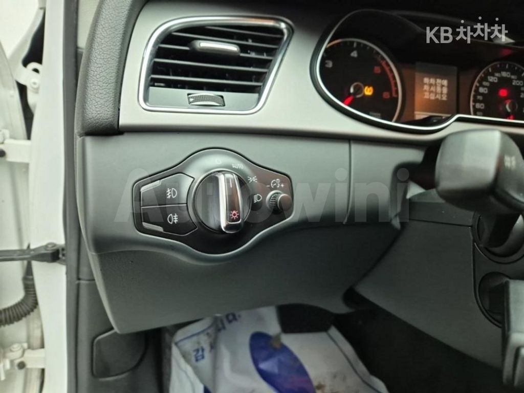 Audi A4 2.0 TDI (13Y~) — снимка 16
