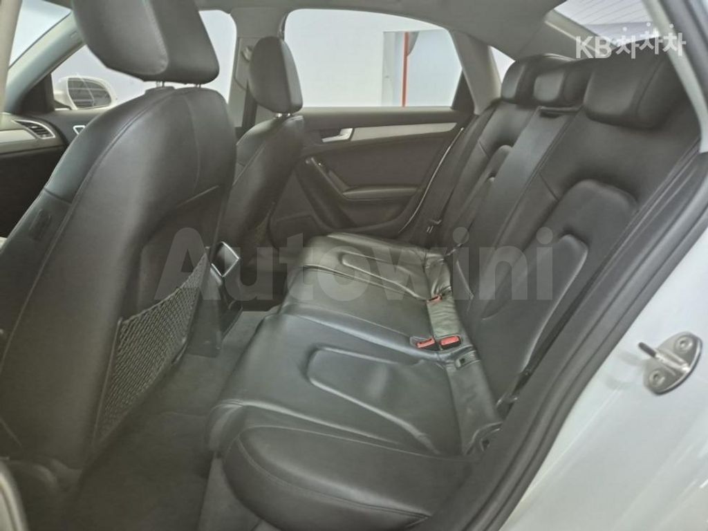 Audi A4 2.0 TDI (13Y~) — снимка 12