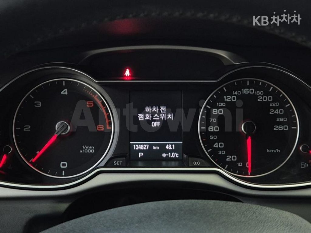 Audi A4 2.0 TDI (13Y~) — снимка 6