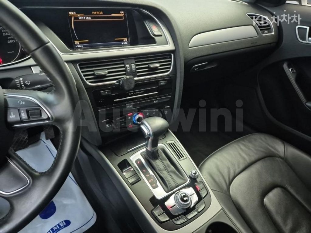 Audi A4 2.0 TDI (13Y~) — снимка 10