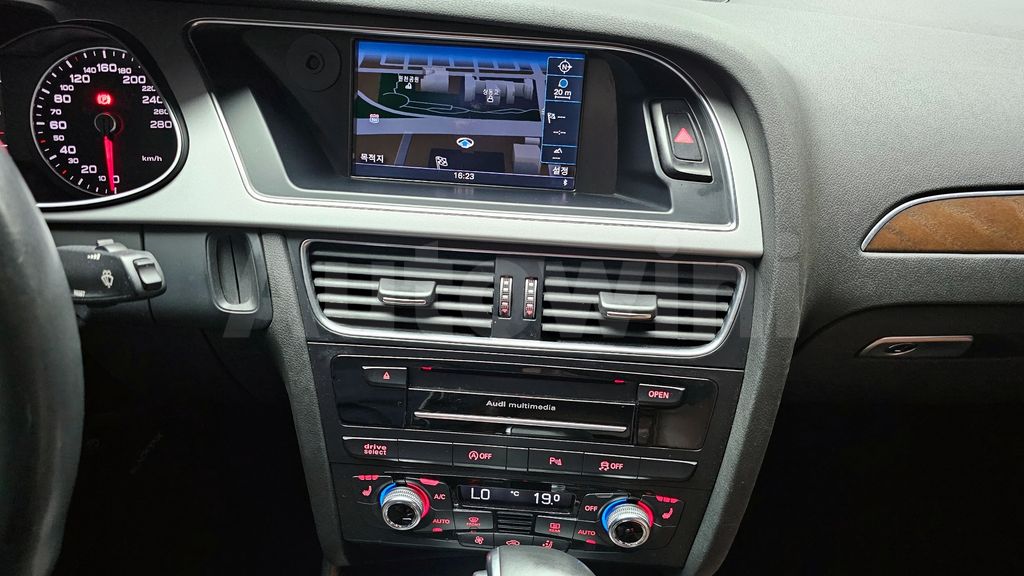 Audi New A4 30 TDI Dynamic B8 — снимка 14